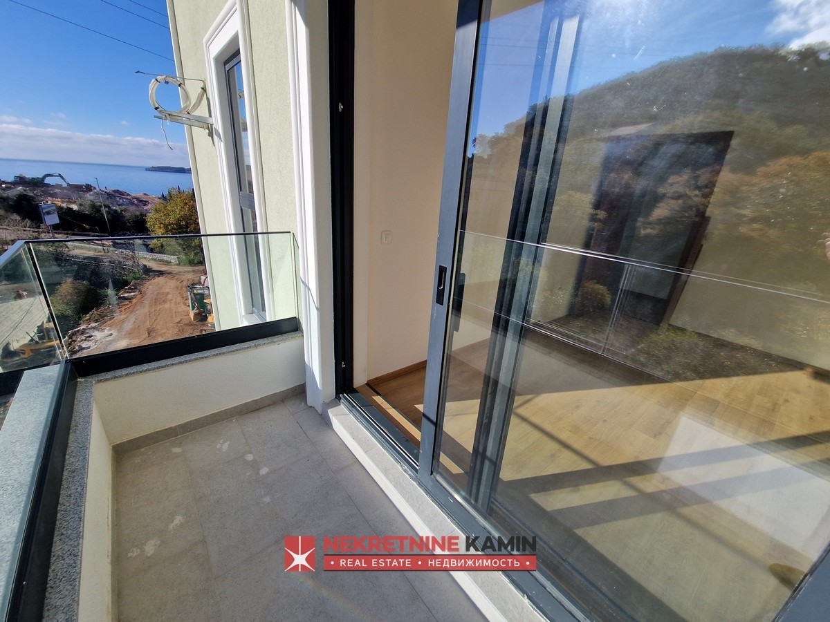 Jednosoban stan sa direktnim pogledom na more, Kamenovo